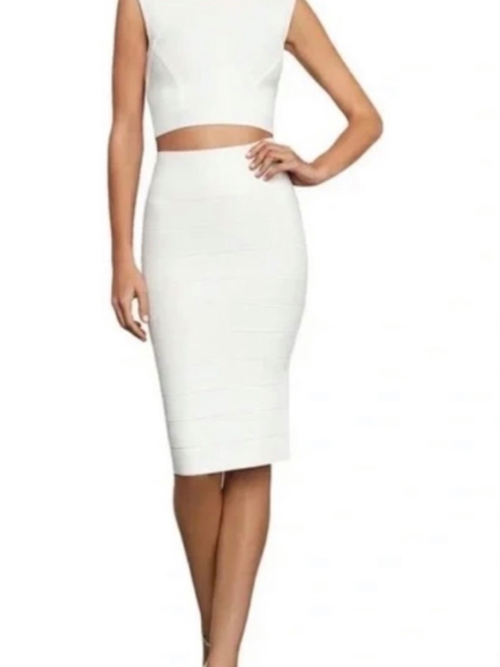 BCBGMAXAZRIA Bandage leger pencil skirt in white, great conditions, never warned
